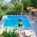 Gini Palace - *