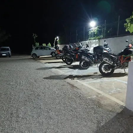 Gini Palace - *