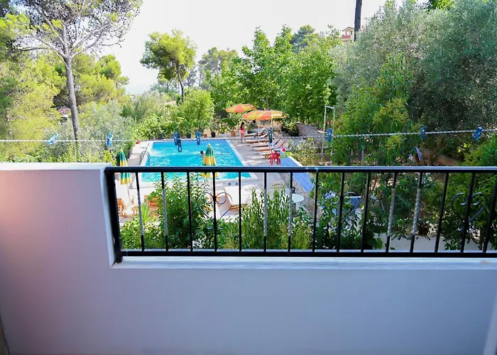 Gini Palace - *