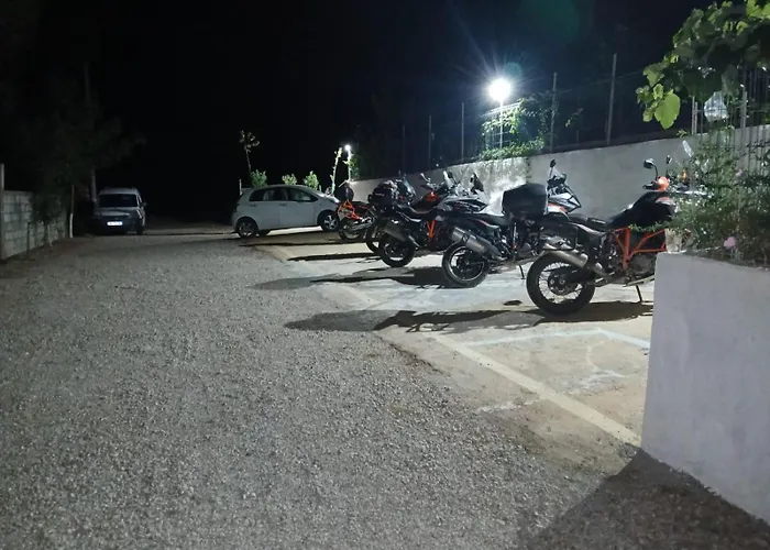 Gini Palace - *